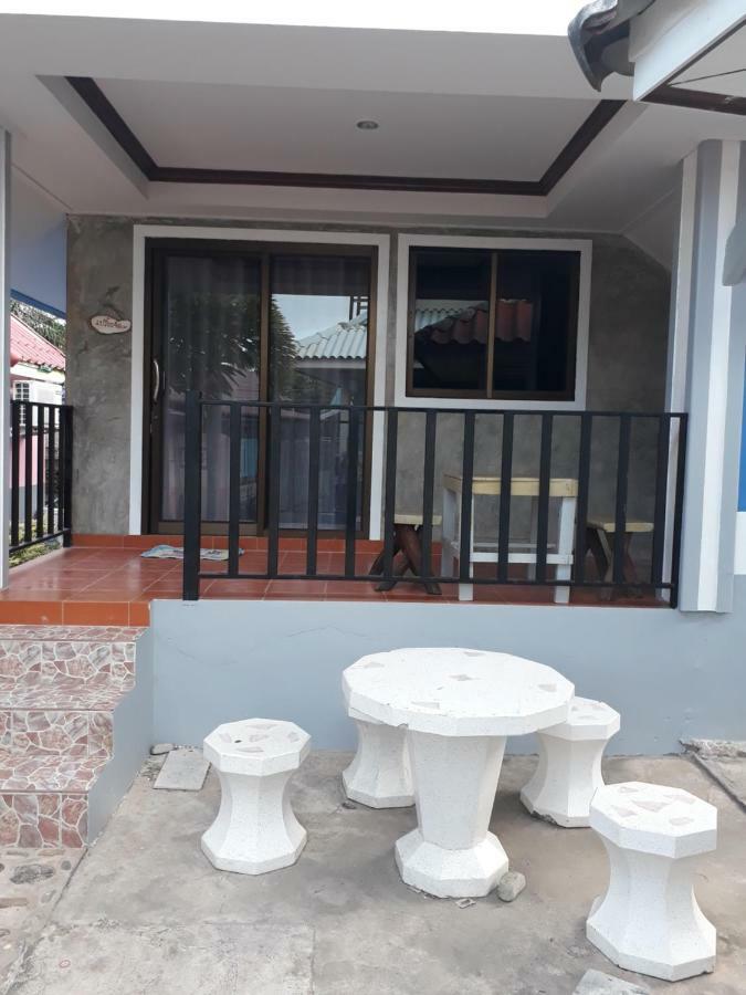 Poopreaw Koh Larn Apartment Exterior photo