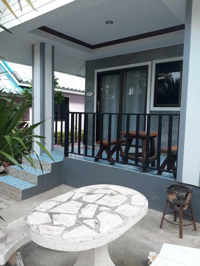 Poopreaw Koh Larn Apartment Exterior photo