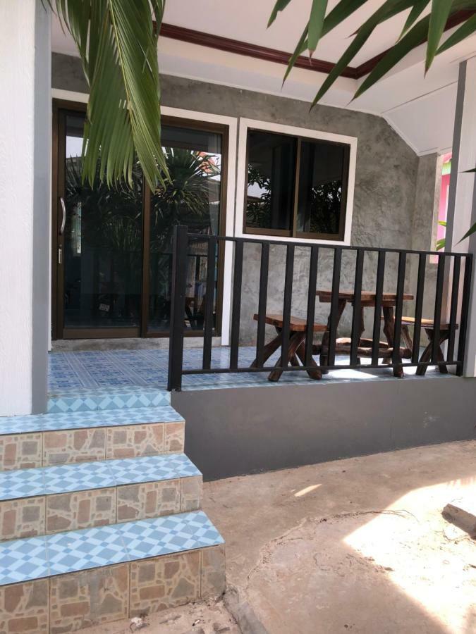 Poopreaw Koh Larn Apartment Exterior photo